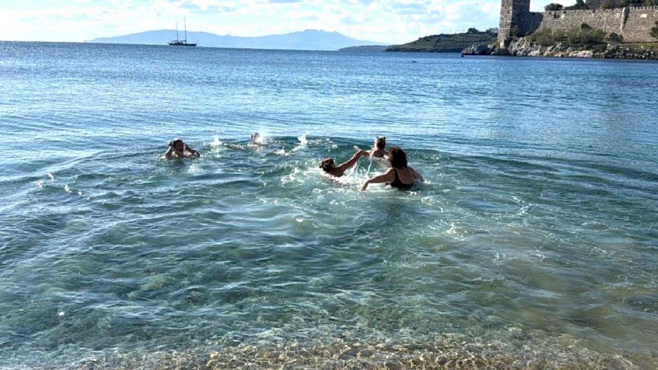 Bodrum ve Milas'ta yeni yılın ilk gününde deniz keyfi