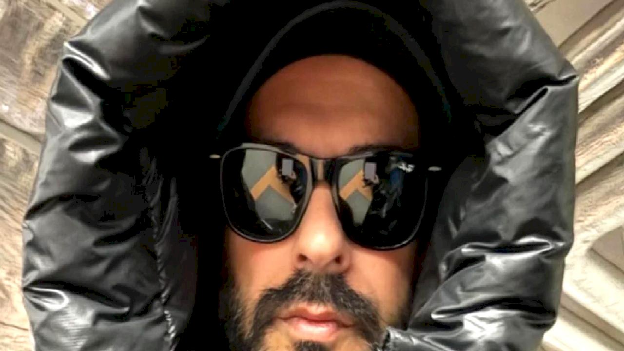 Burak Özçivit kazandığı paraların konuşulmasına sinirlendi: Biraz saygı