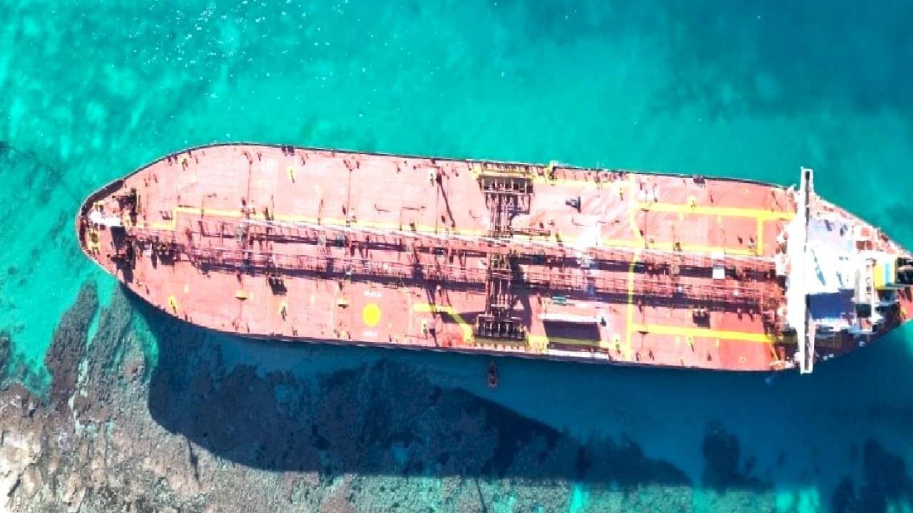 Çanakkale'de karaya oturan tanker 12 gün sonra kurtarıldı