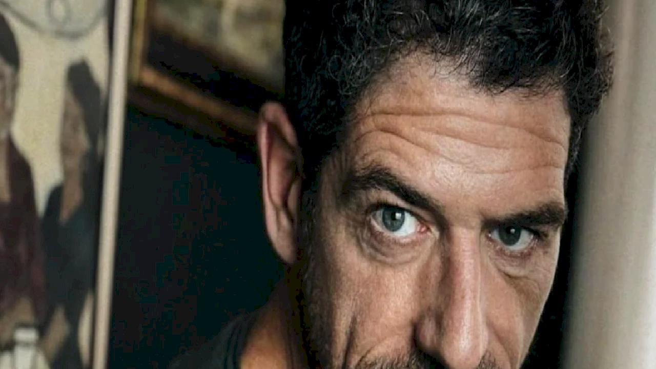 Cemal Hünal'ın yeni hobisi! Bıçak üretti