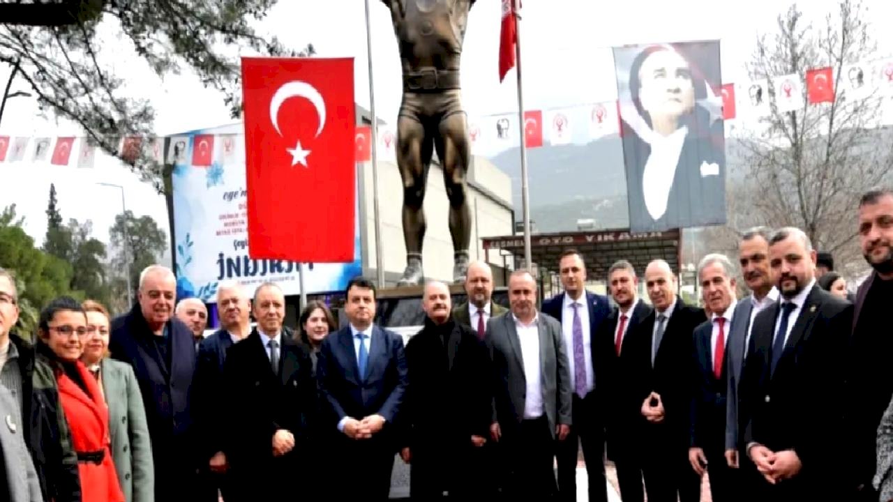 Cep Herkülü'nün heykeli dikildi