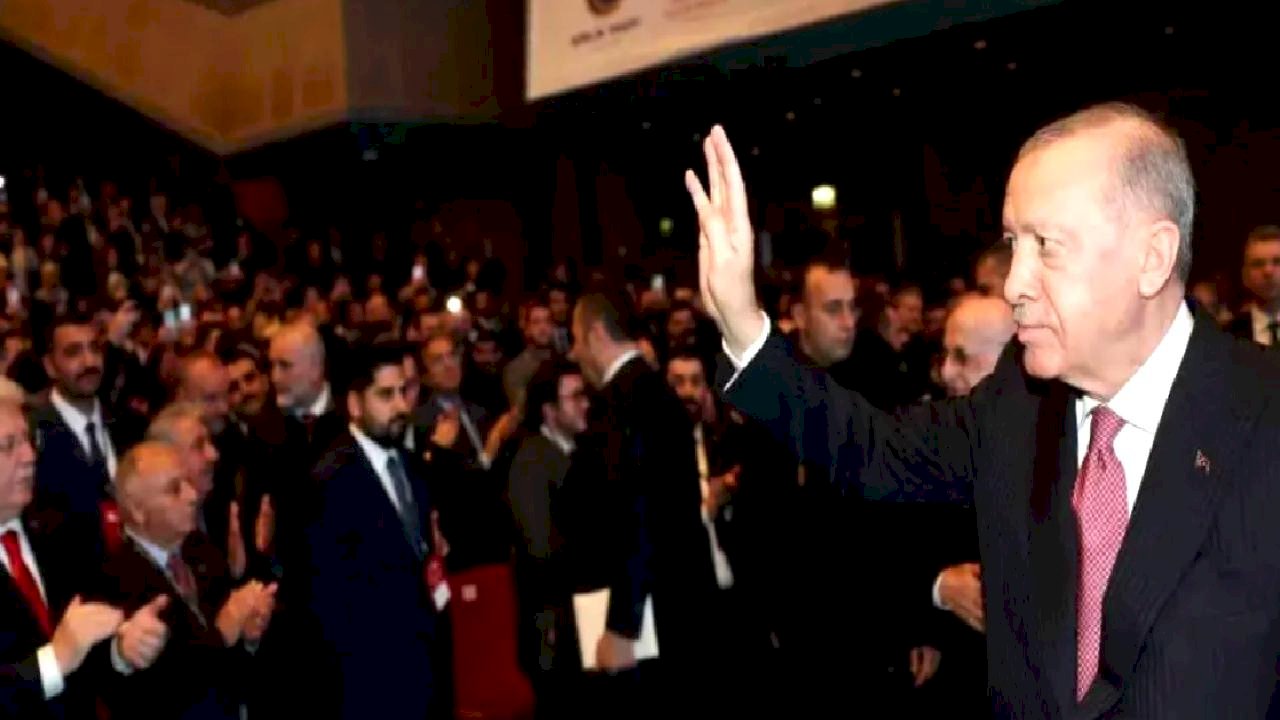Cumhurbaşkanı Erdoğan: "Muhalefet bir avuç rant şebekesinin gündemine hapsoldu