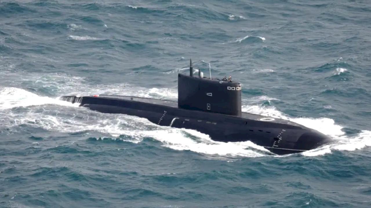 Denizaltıda 9 ton uyuşturucu madde ele geçirildi