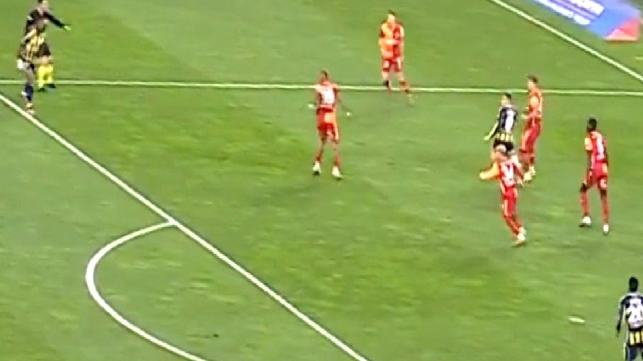 Dev finalde Fenerbahçe'nin penaltı beklediği an