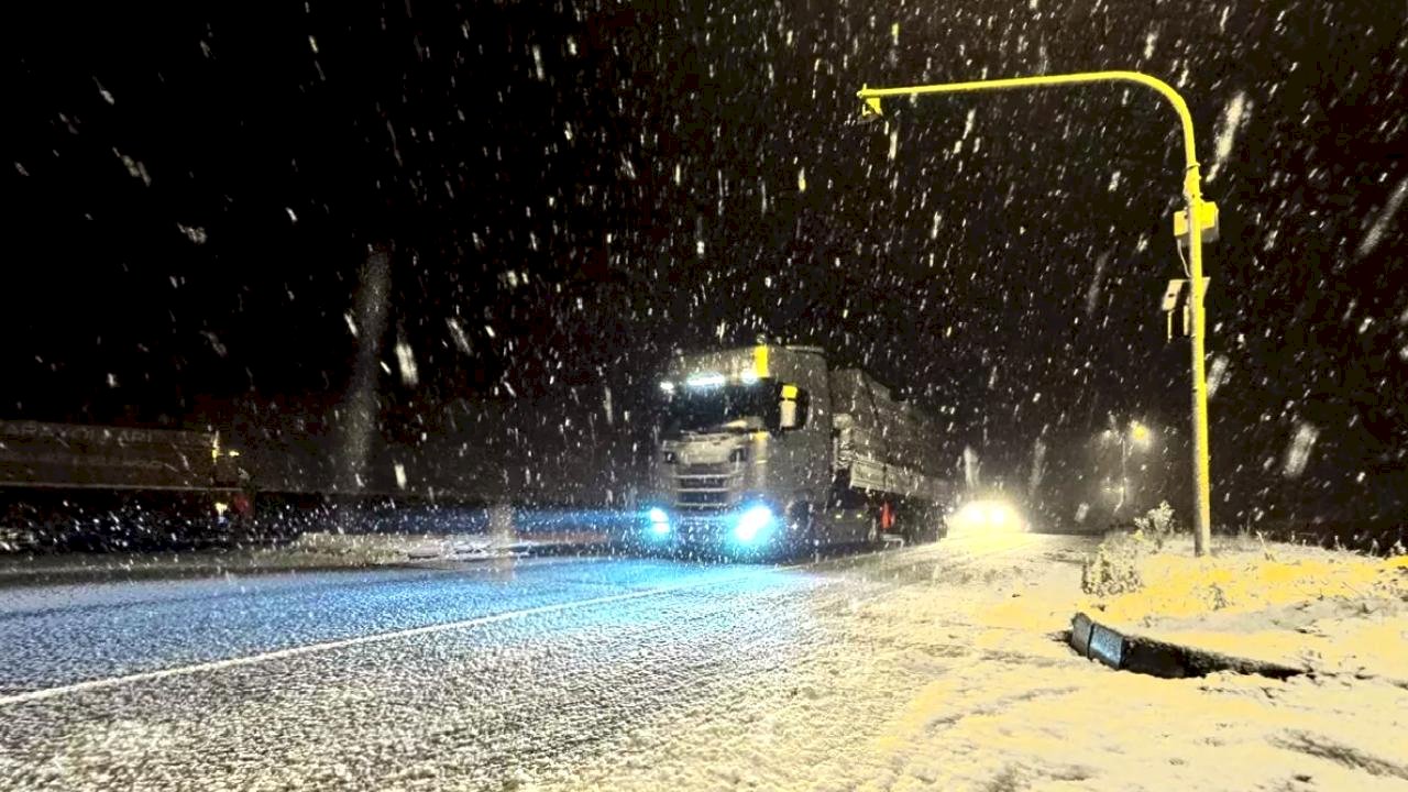 Düzce'de Kar Yağışı Ulaşımı Olumsuz Etkiliyor