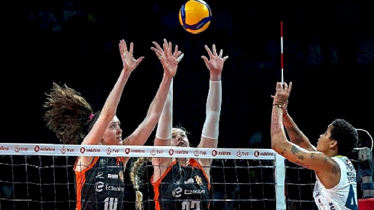 Eczacıbaşı Dynavit, Fenerbahçe Medicana'ya konuk oldu