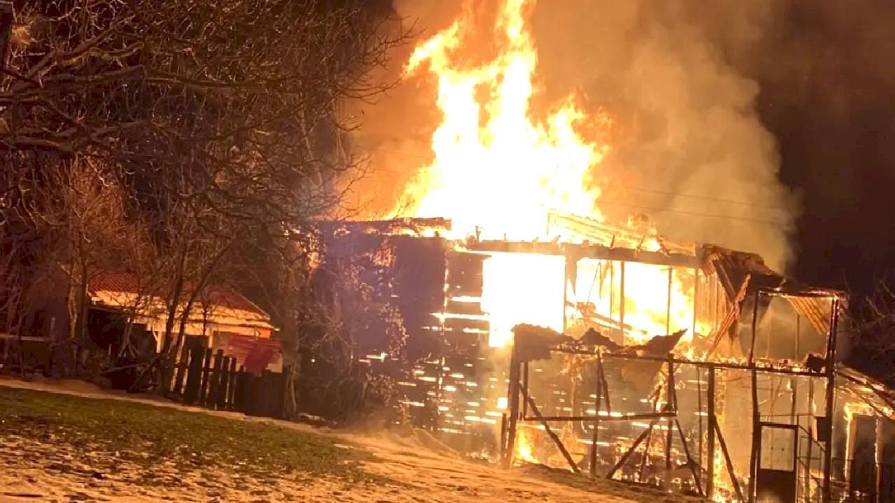 Eflani'de Yangın: Tarihi Ev Kül Oldu