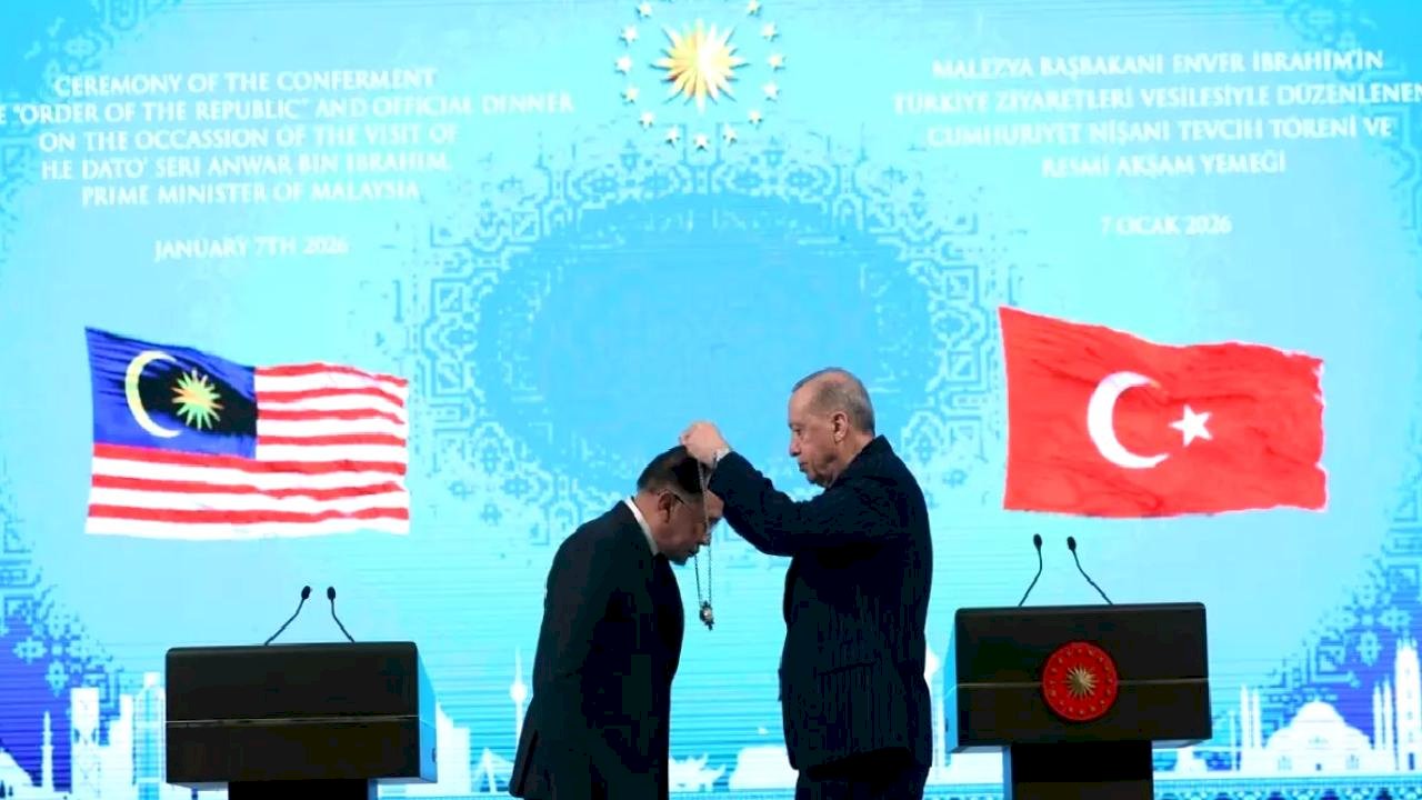 Erdoğan'dan Malezya Başbakanı'na Nişan