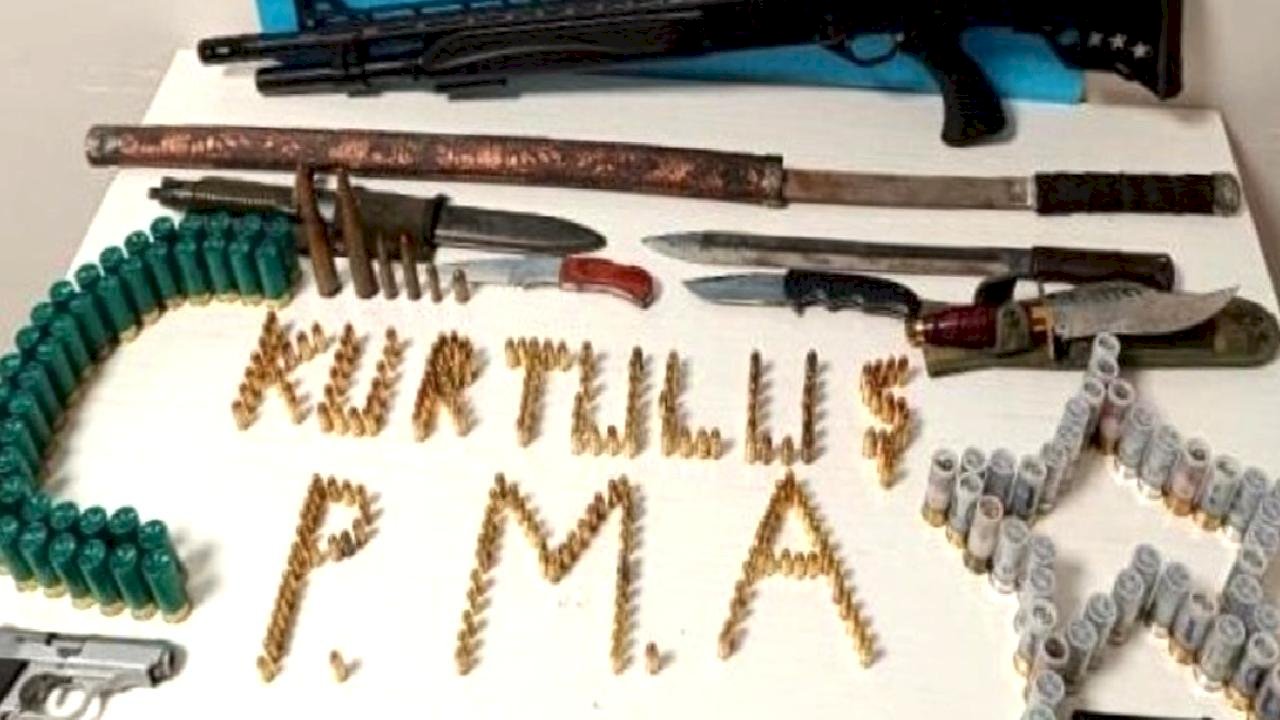 Eskişehir'de çarptığı vatandaşı tehdit eden şahsın iş yerinden cephanelik çıktı