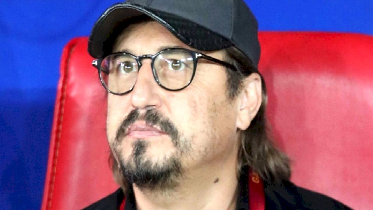 Galatasaray'da Ayhan Akman görevinden ayrıldı