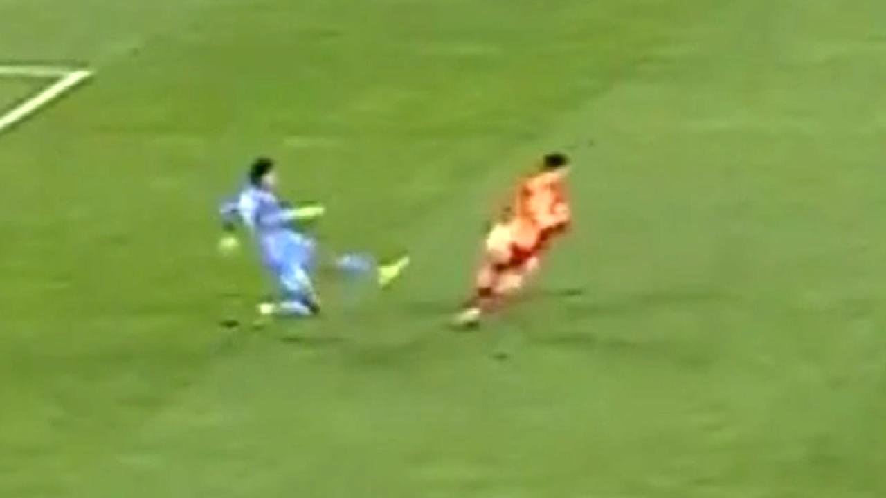 Galatasaray'ın derbide bulduğu gol iptal edildi!