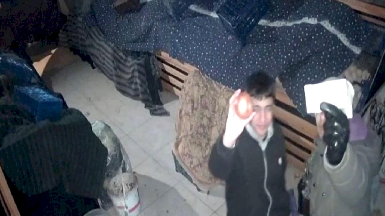 Gaziantep'te gençlerden vicdanlı davranış: Soğan aldılar, parasını kameraya gösterip bıraktılar