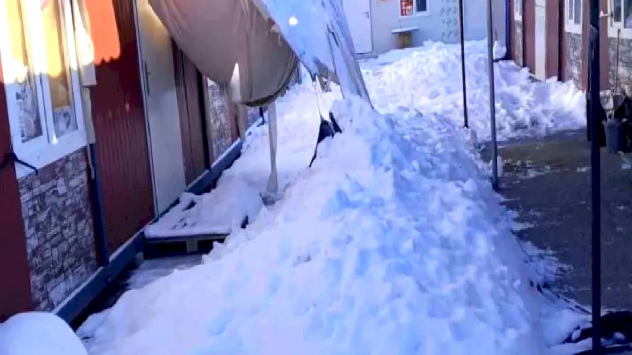 Gölbaşı'nda Kar Yağışı Çökmelere Neden Oldu