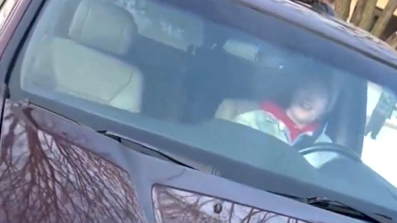 ICE ajanının 37 yaşındaki anneyi vurduğu görüntüler basına sızdı