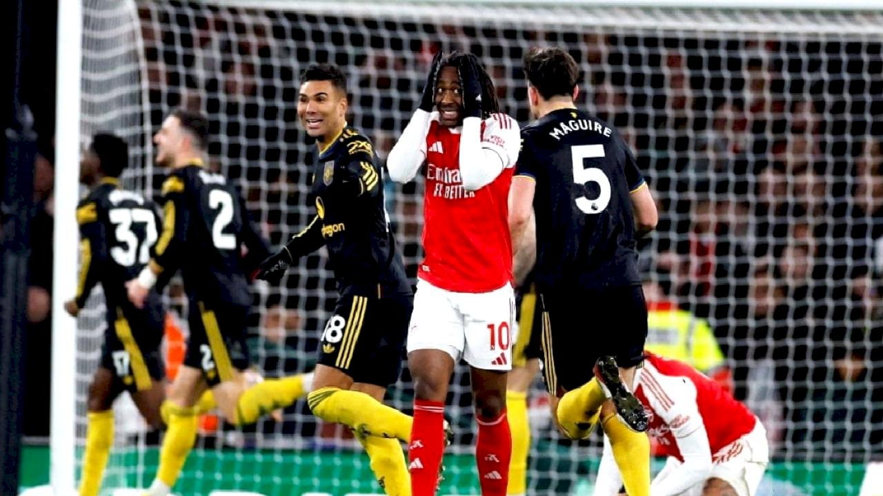 İngiltere'de lider Arsenal'in puan kayıpları sürüyor