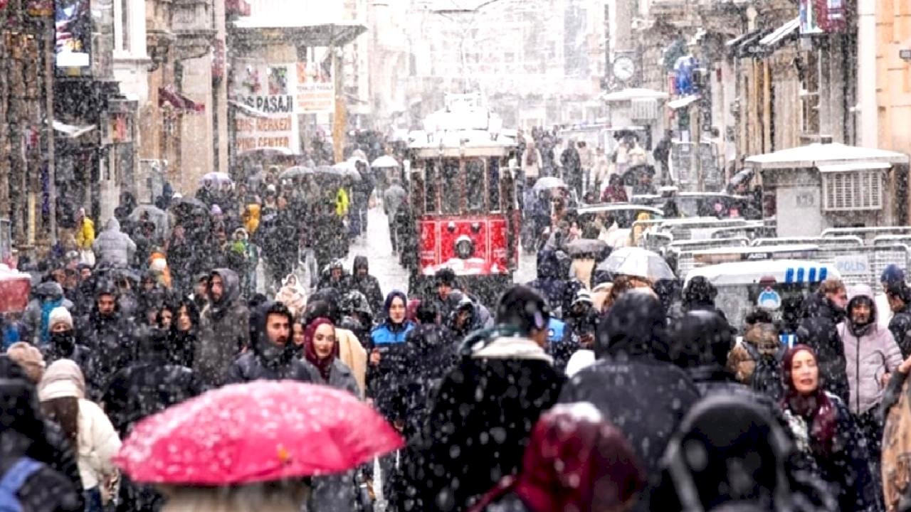 İstanbul'a beklenen kar kapıda: Soğuk hava etkisini artıracak