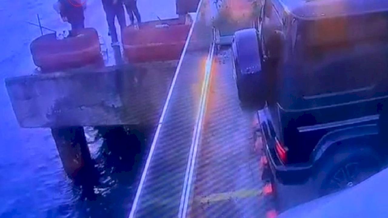 İstanbul'da hayatını kaybeden motosikletli gencin denize düştüğü anlar ortaya çıktı