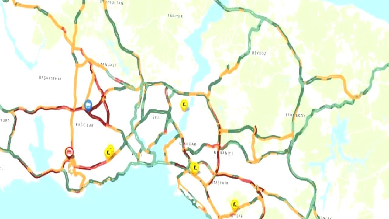 İstanbul'da Kar Yağışı Trafiği Felç Etti