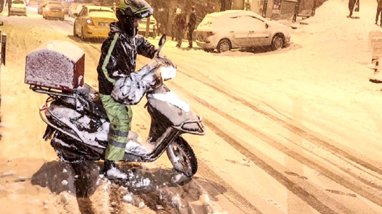 İstanbul'da motokurye ve ağır taşıtların trafiğe çıkışına yasak