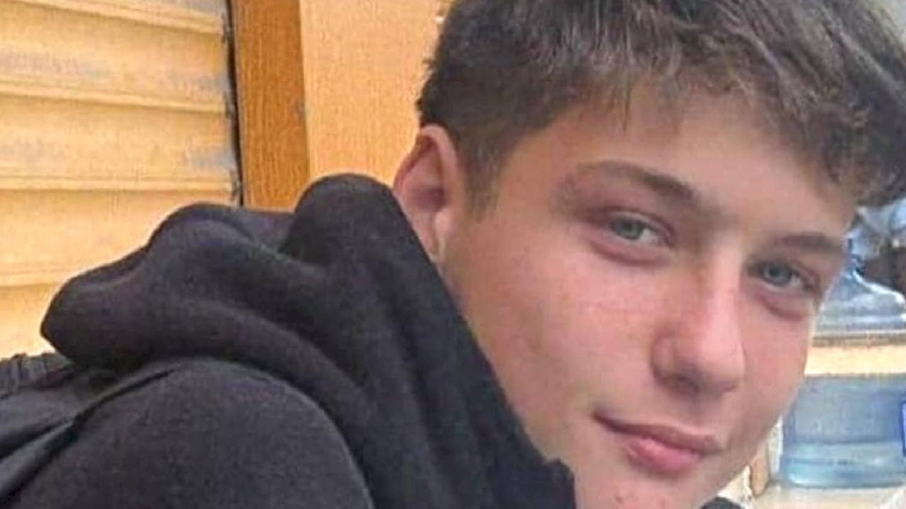 İstanbul'da öldürülen Atlas'ın mezarını arkadaşları ziyaret etti