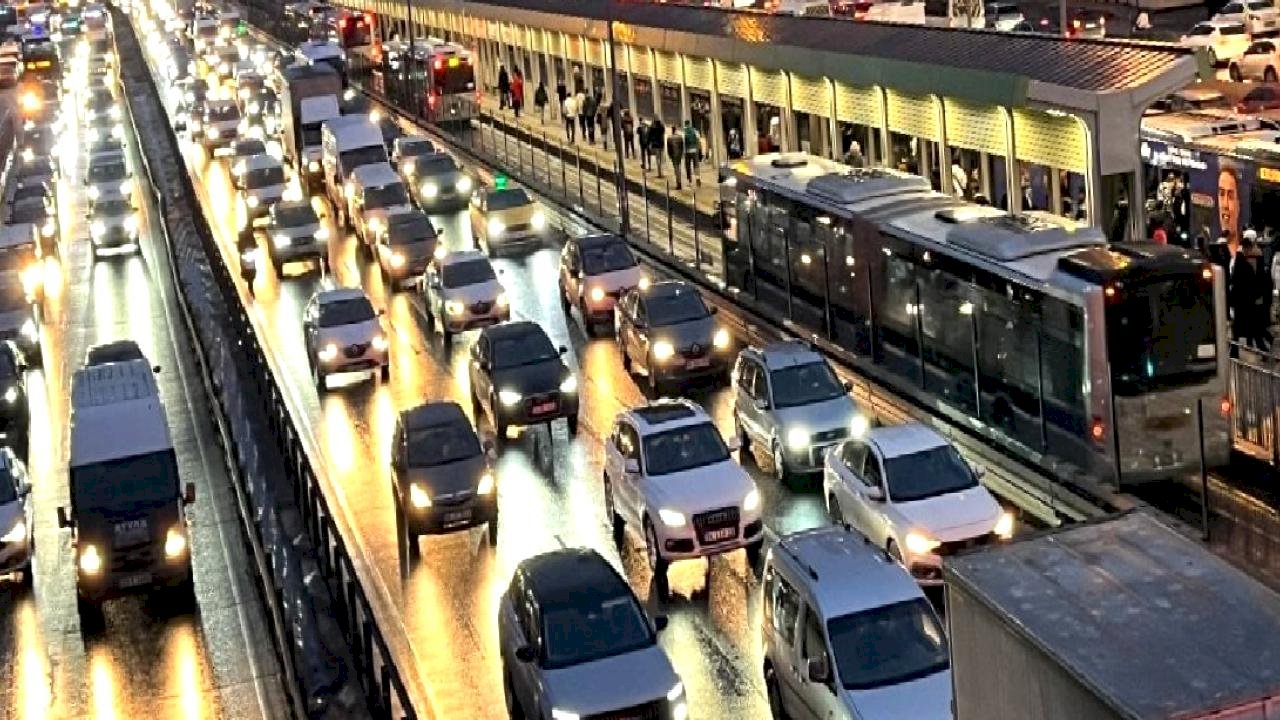 İstanbul'da trafik çilesi sürüyor: Bugün oran yüzde 87