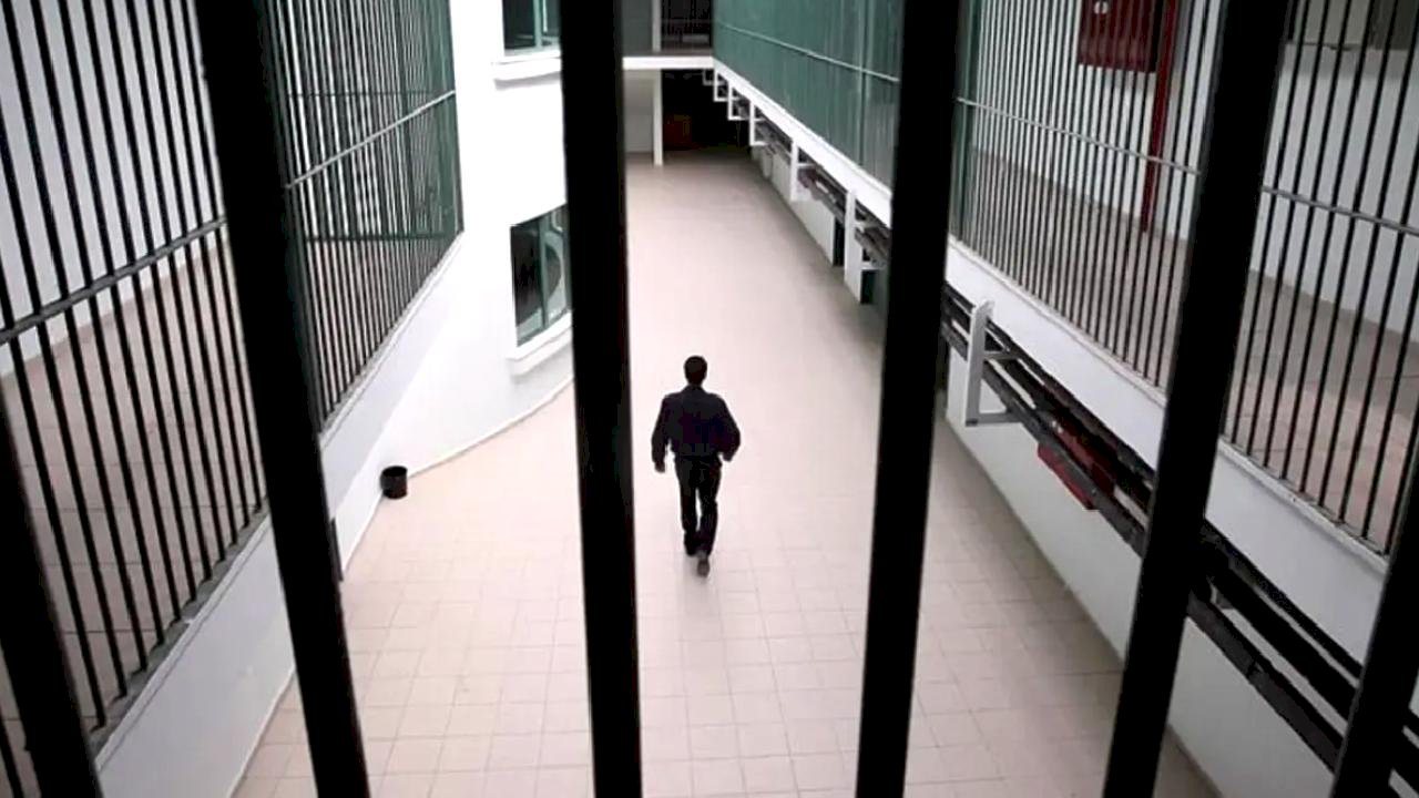 İzmir Cezaevinde Saldırı: 2 Memur Yaralandı