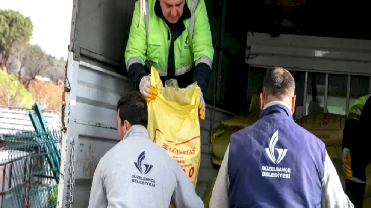 İzmir Güzelbahçe'den çiftçiye gübre desteği