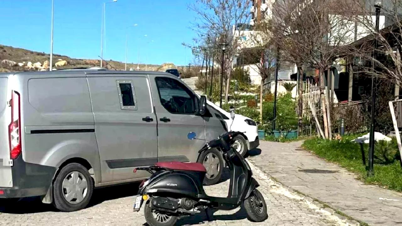 İzmir'de Banka Soygunu: Güvenlik Görevlileri Yaralandı