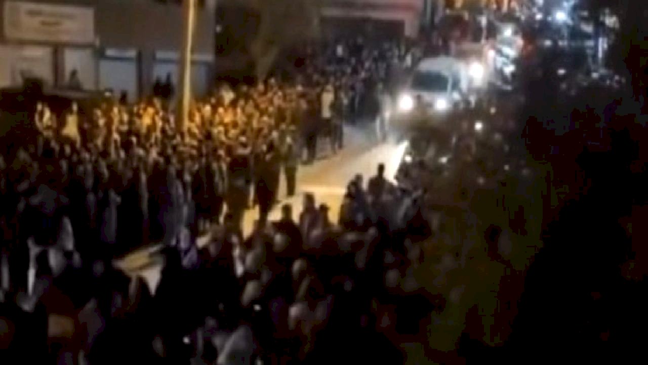 İzmir'de Menzil şeyhi izdihamı