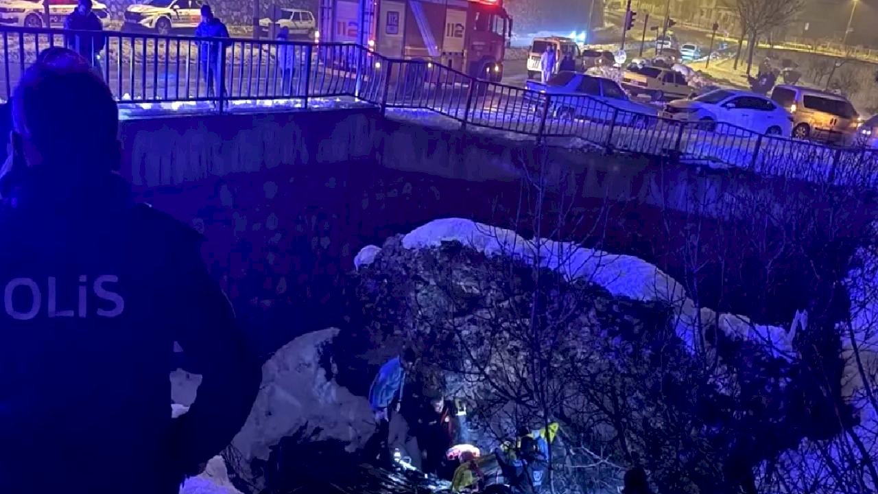 Kahramanmaraş'ta Köprüden Düşen Araçta 5 Yaralı