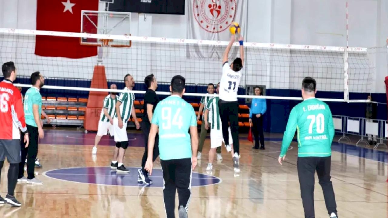 Karatay’da birimler arası voleybol turnuvası başladı