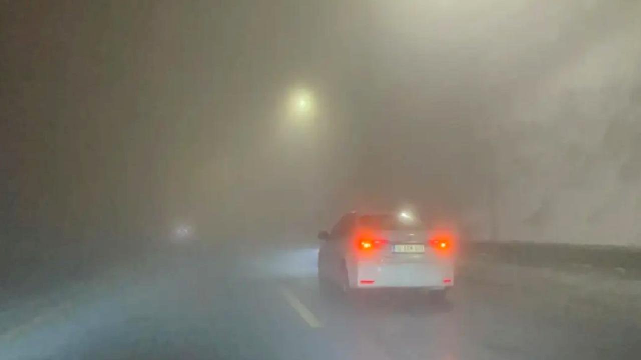 Kayseri'de Yoğun Sis, Sürücüleri Zorladı