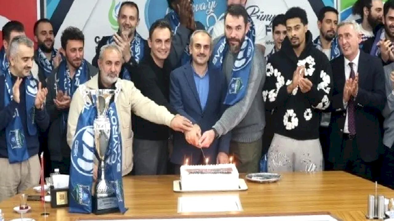 Kocaeli'de Başkan Çiftçi, şampiyon kadroyla bir araya geldi