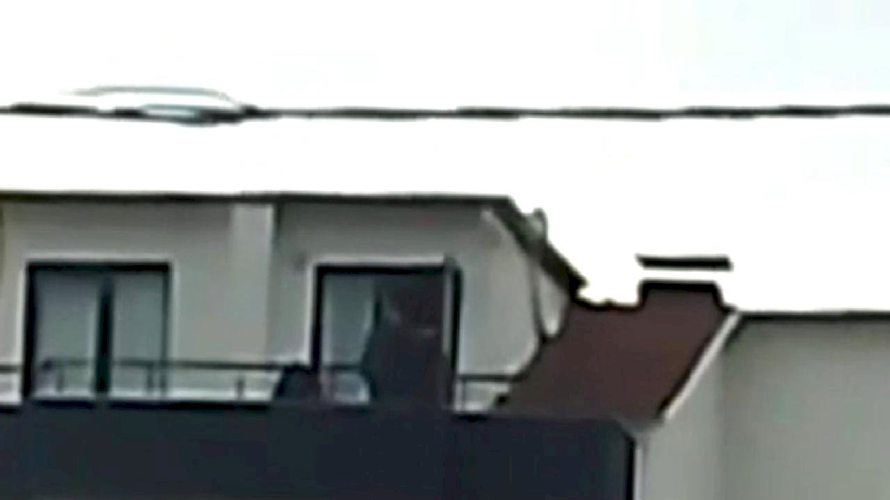 Kocaeli'de FETÖ üyesi şahıs saklandığı çatıda yakalandı