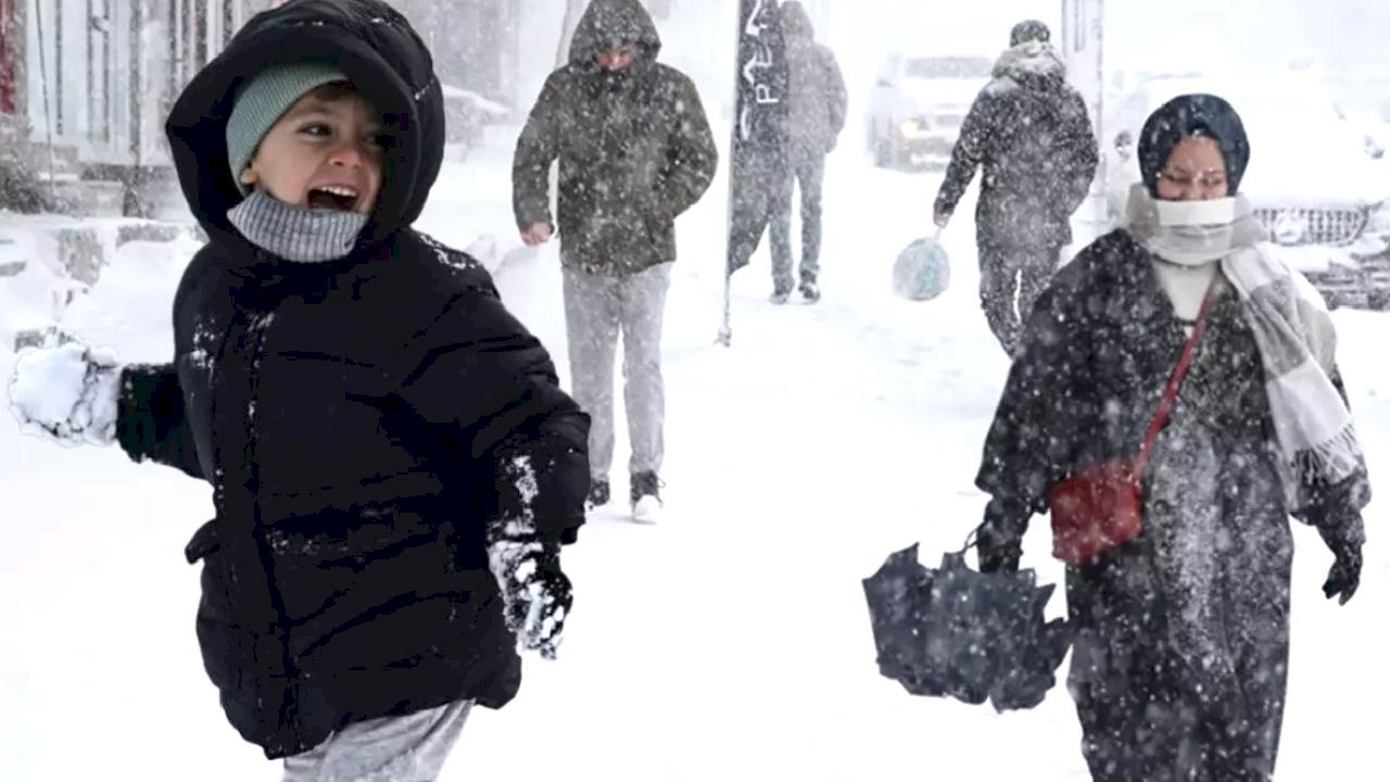 Kuvvetli kar yağışı geliyor! Meteoroloji uzmanından İstanbul Valisi'ne tatil çağrısı