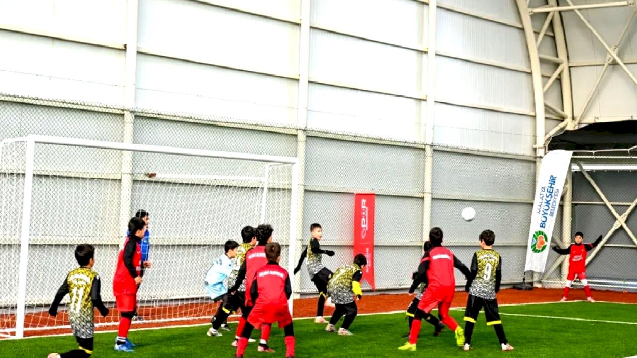 Malatya'da 'Minikler Yarıyıl Futbol Şenliği' turnuvası başladı