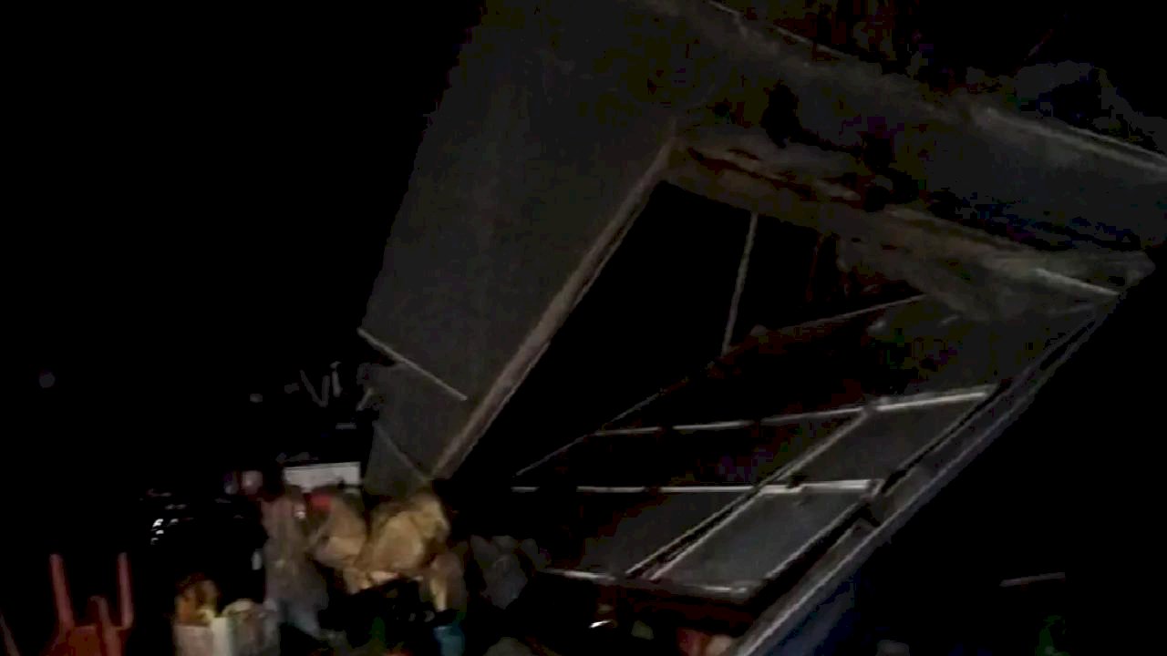 Manavgat'ta Hortum Hasara Yol Açtı