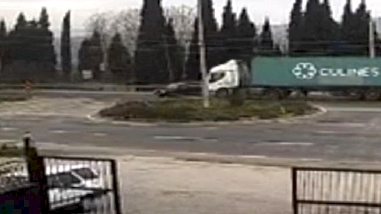 Manisa'da tırla çarpışan otomobilin sürücüsü öldü