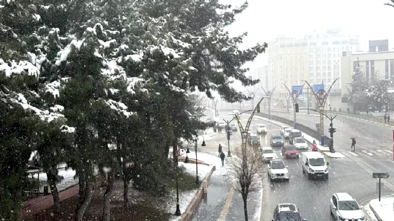 Mardin'de Kar Yağışı Hayatı Olumsuz Etkiledi
