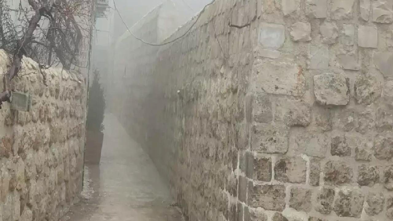 Mardin'de Yoğun Sis Görüşü Kısıtladı