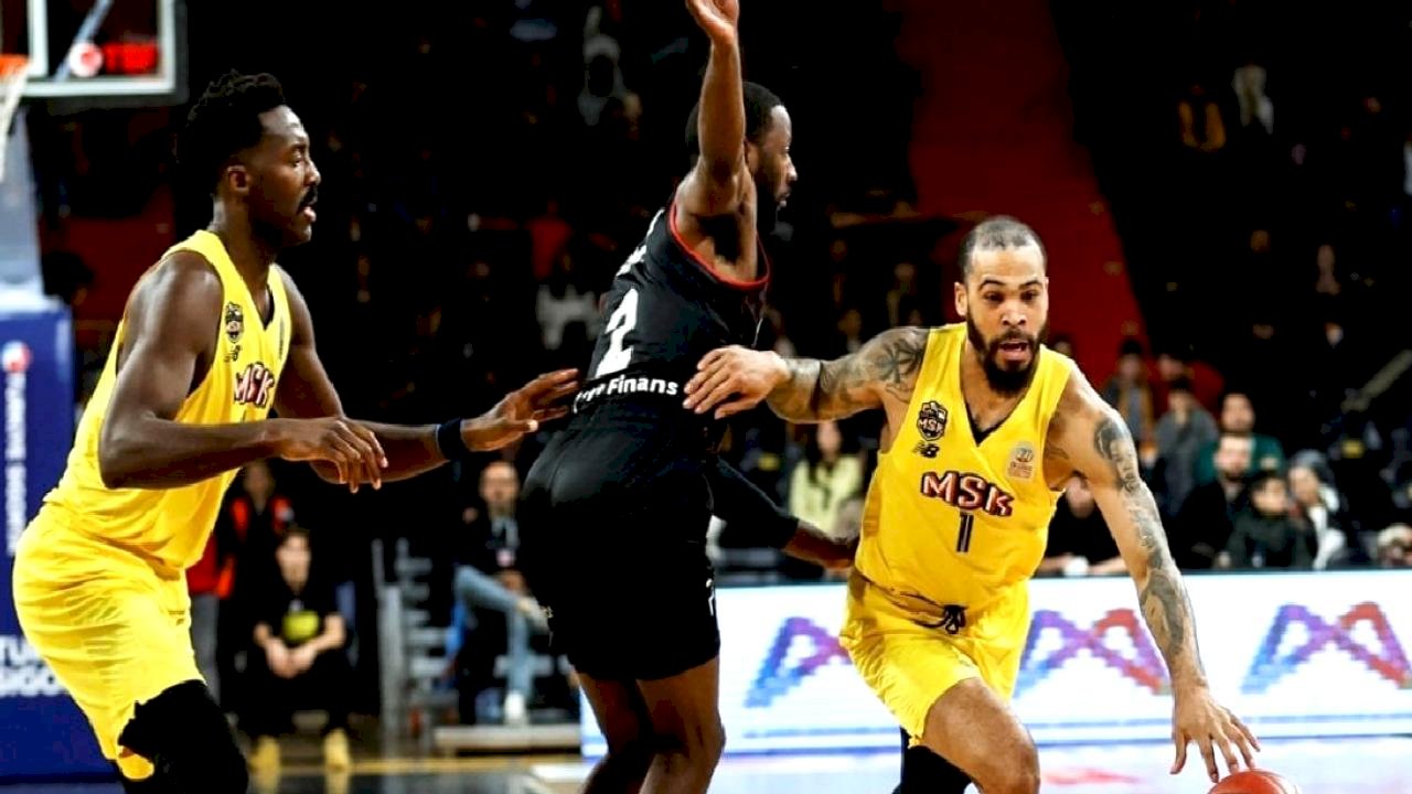 Mersin Spor, Manisa Basket'i mağlup etti
