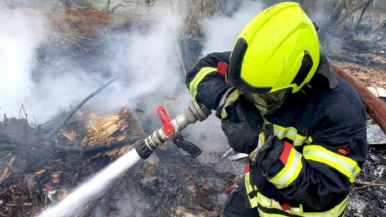 Mersin'de korkutan hurdalık yangını