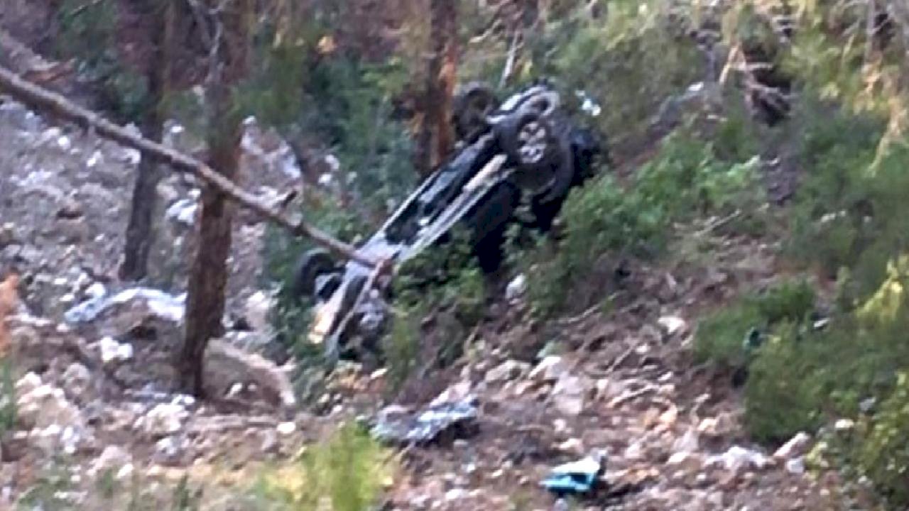 Mersin'de şarampole yuvarlanan 15 yaşındaki sürücü yaşamını yitirdi