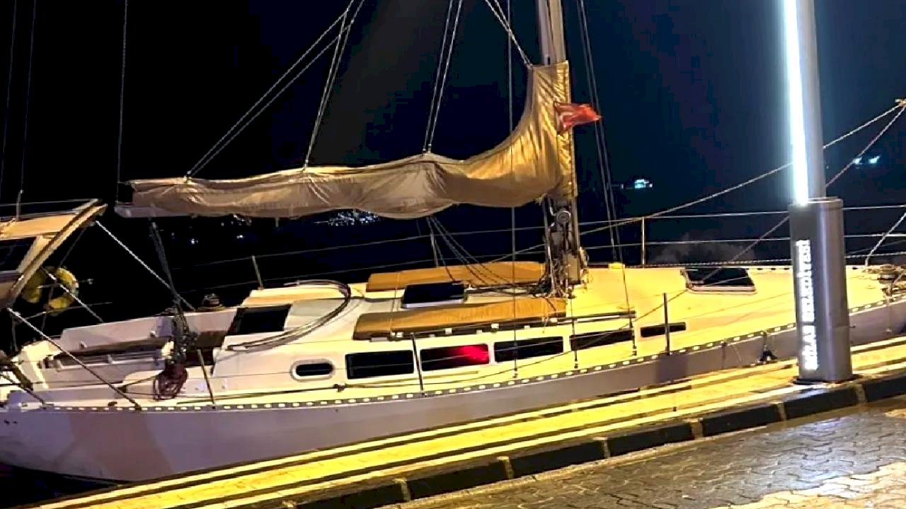 Muğla'da Fırtına: 1 Yat Karaya Sürüklendi, 8 Bot Battı