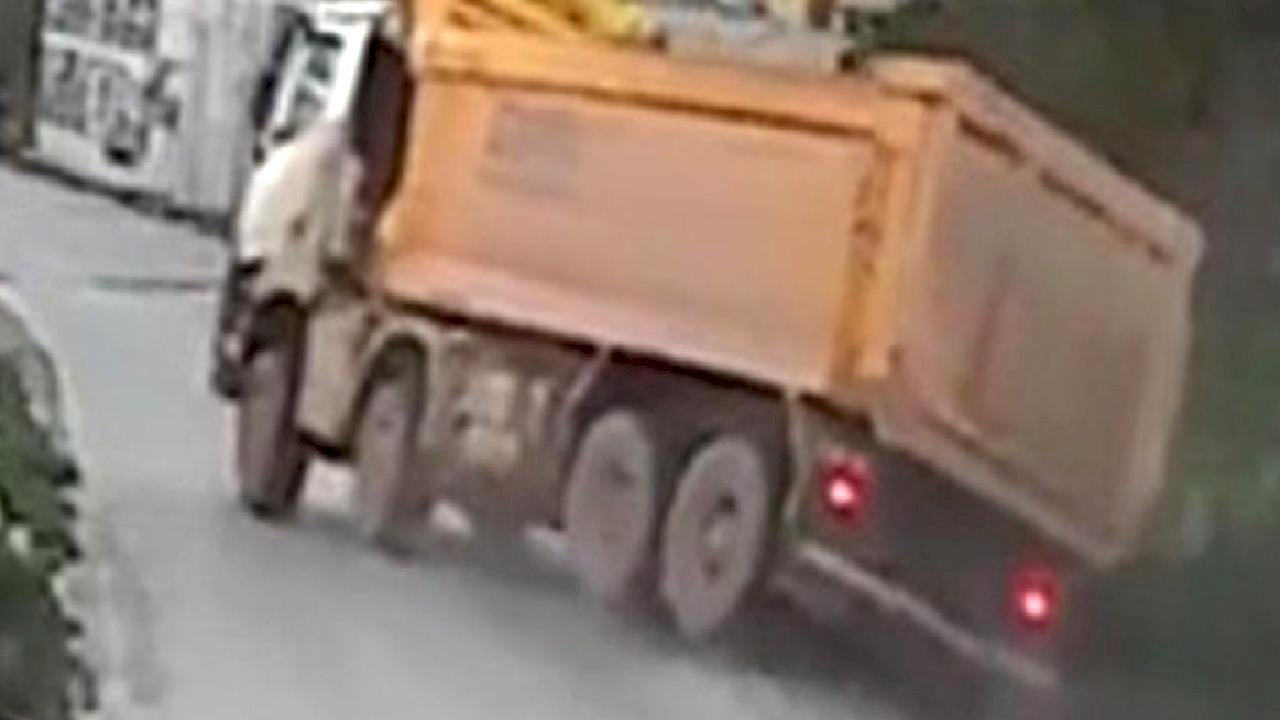 Muğla'da hafriyat kamyonu devrildi: 1 yaralı