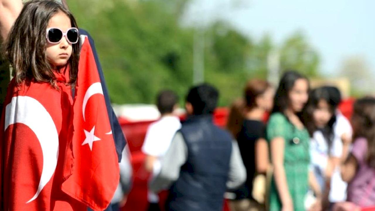 Okullarda ikinci dönem 'bayrak sevgisi' temasıyla başlayacak
