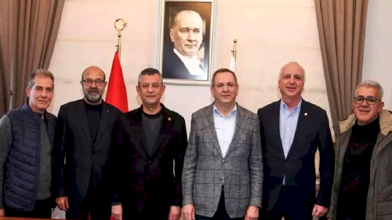 Özgür Özel Ayvalık Belediyesi'ni Ziyaret Etti