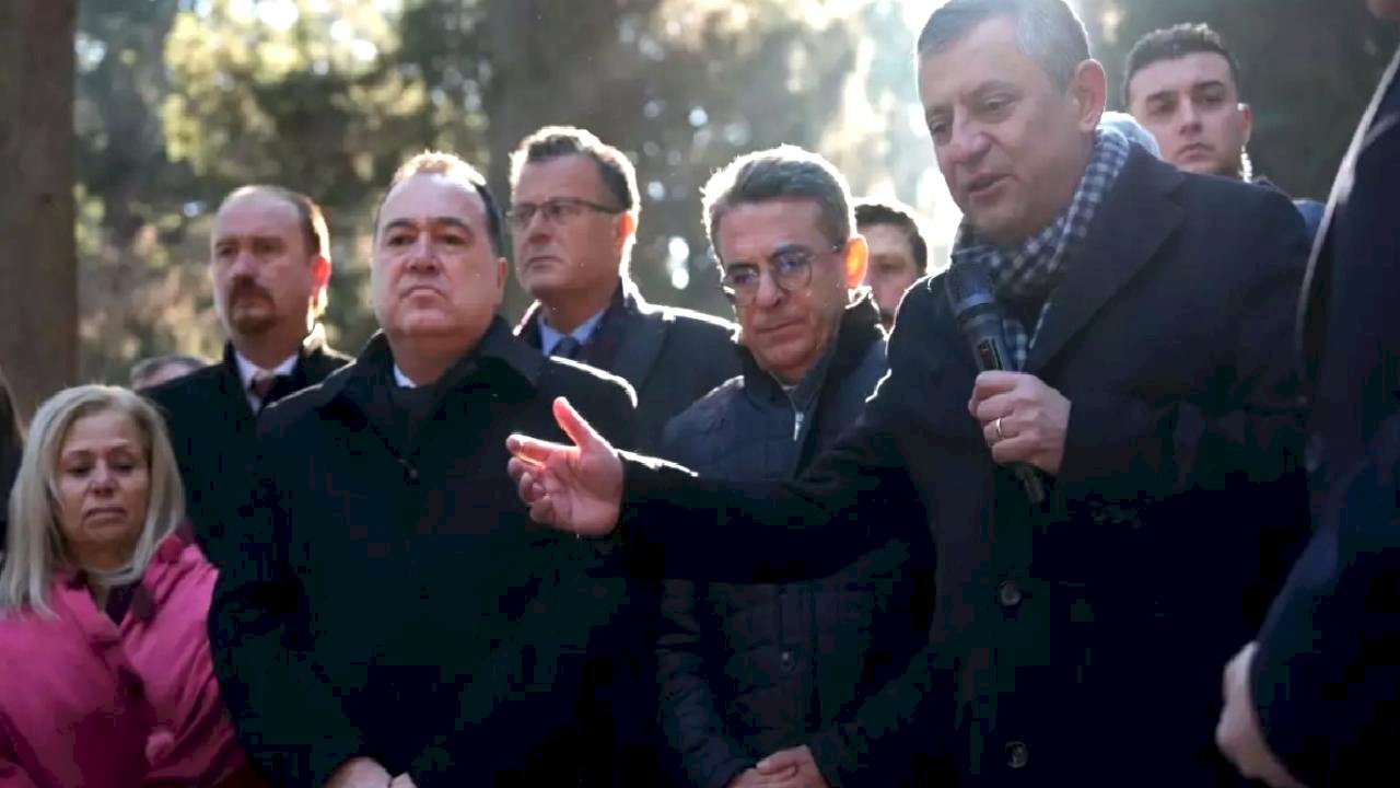 Özgür Özel Ekici'nin Mezarı Nı Ziyaret Etti