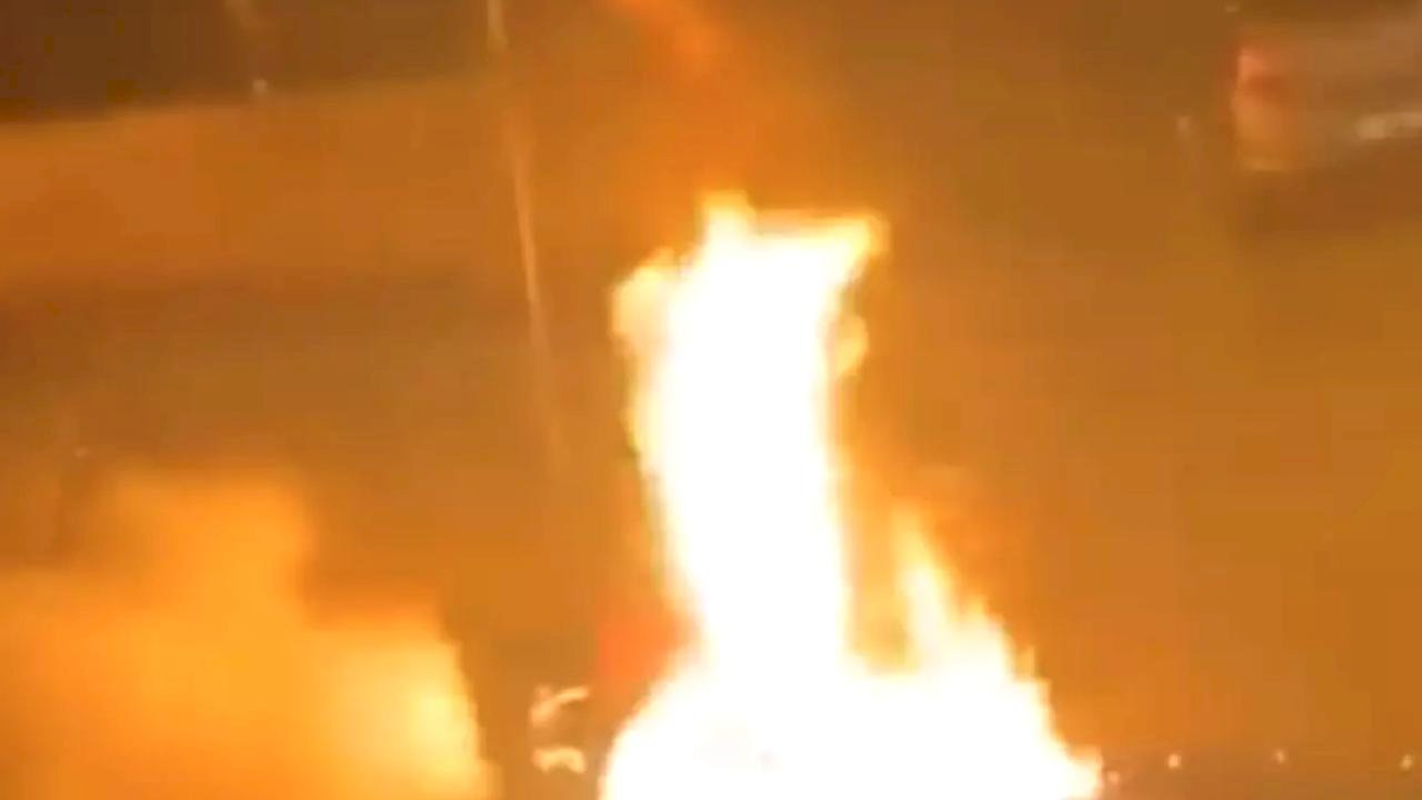 Pendik'te Şüpheli Motosikletini Ateşe Verdi