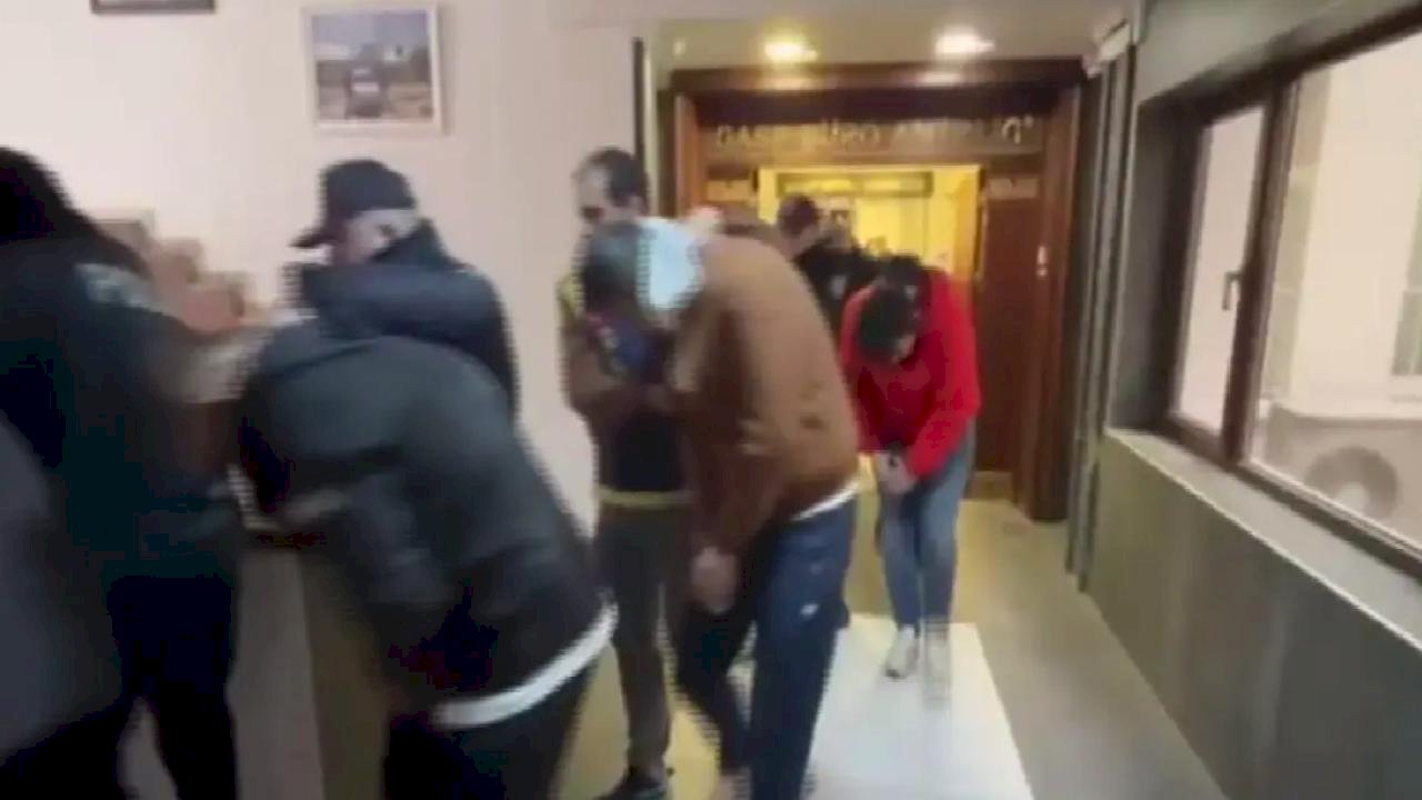 Sanal Medya Dolandırıcıları Yakalandı